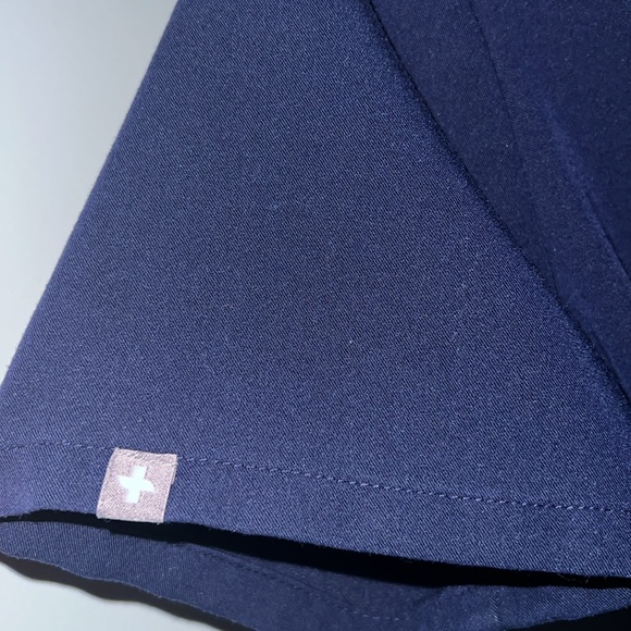 Bundle of 3 Figs size small navy blue scrub tops - Picture 3 of 8